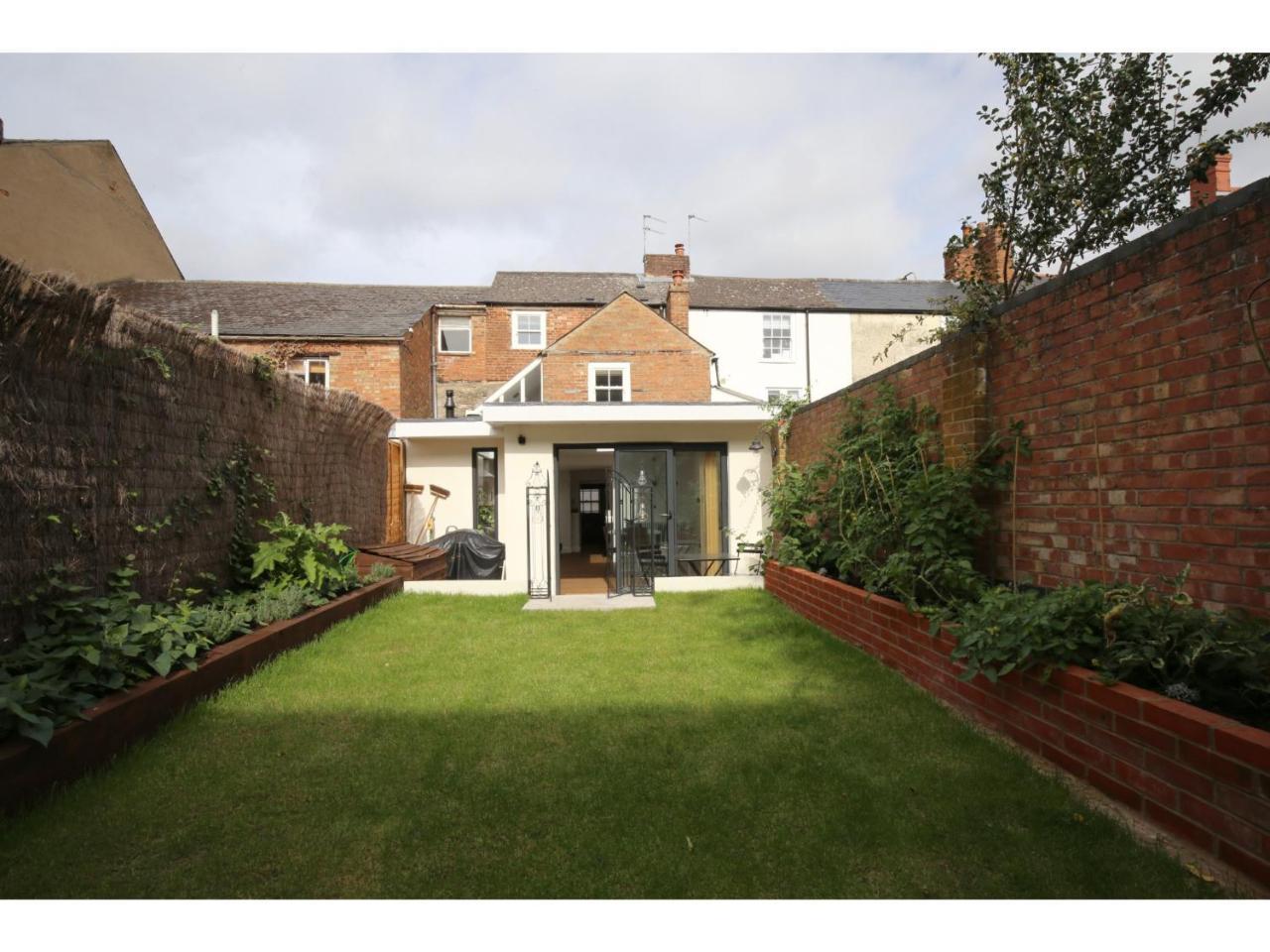 Modern, Chic 3br Townhouse In