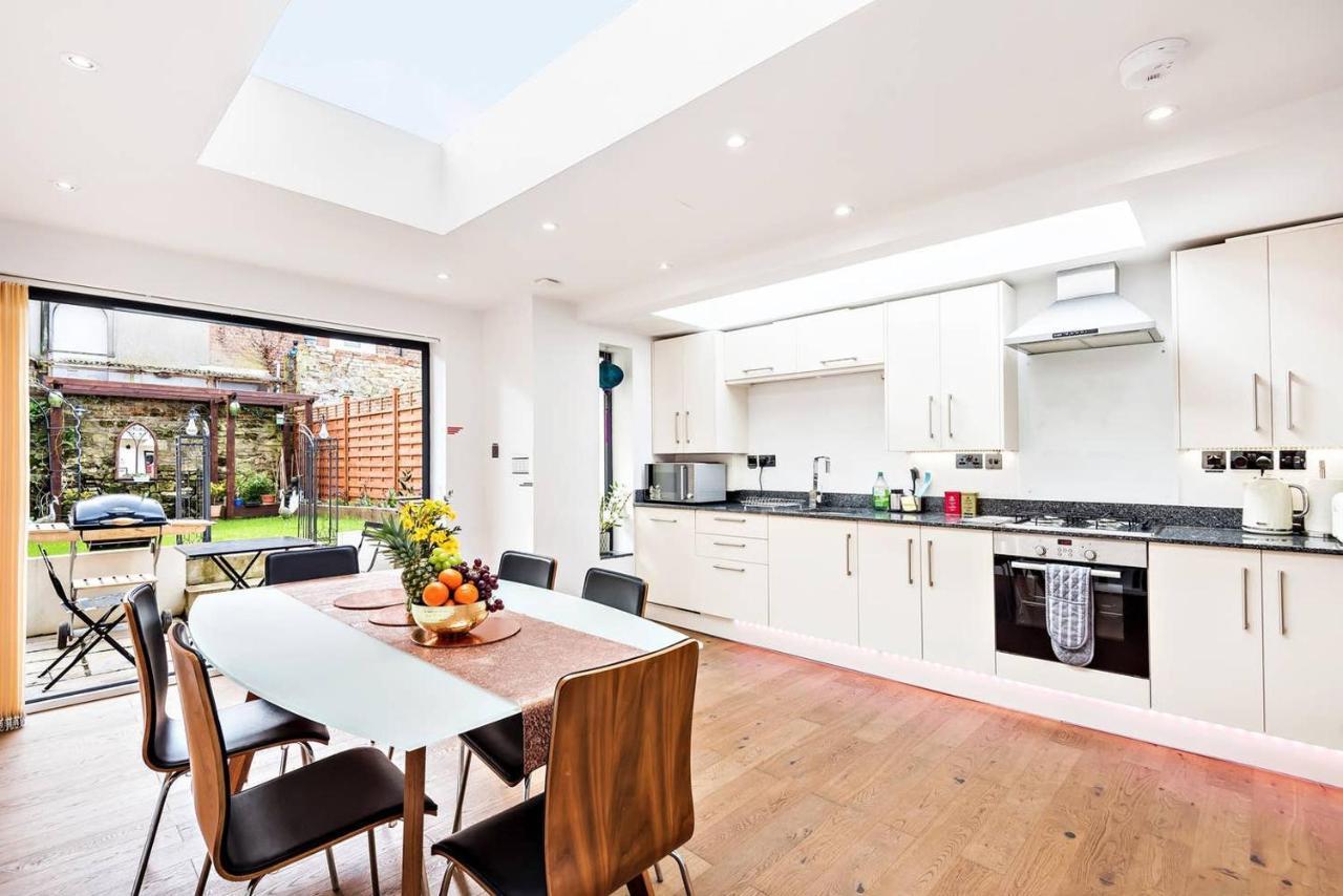 Modern, Chic 3br Townhouse In Apartment