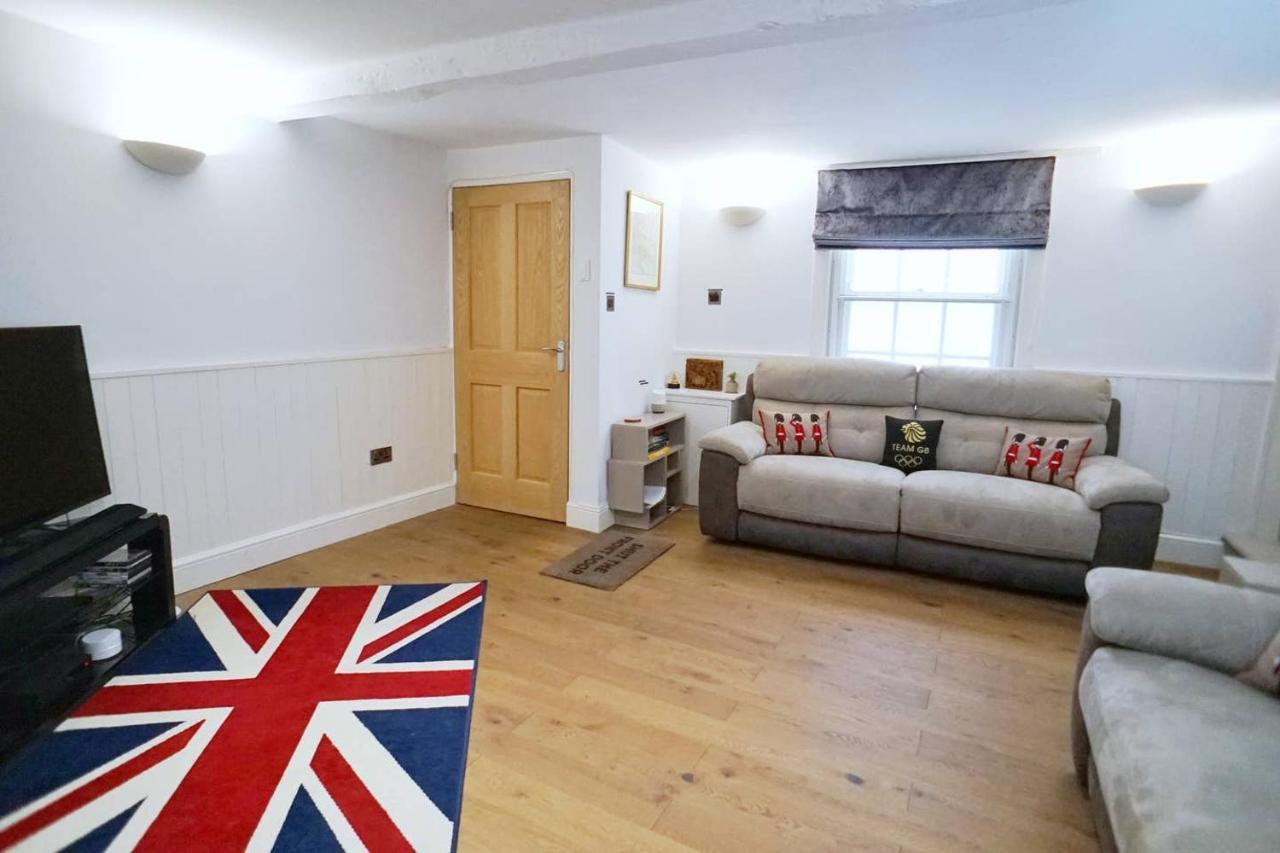 Modern, Chic 3br Townhouse In *