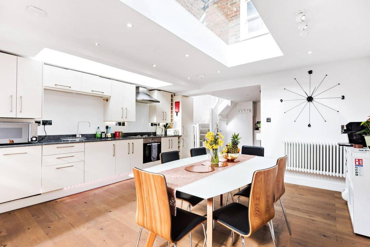 Apartment Modern, Chic 3br Townhouse In *
