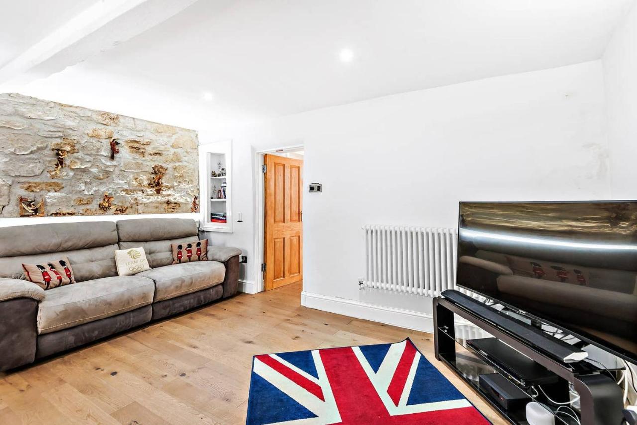Modern, Chic 3br Townhouse In